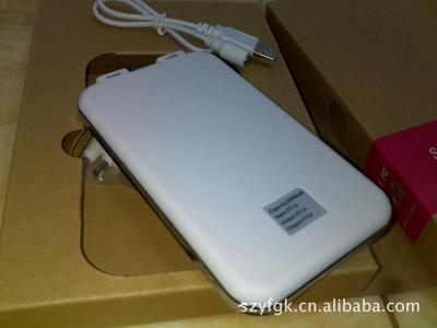 亿科新款8000mAh移动电源 全能便携，为您的数码生活持续赋能